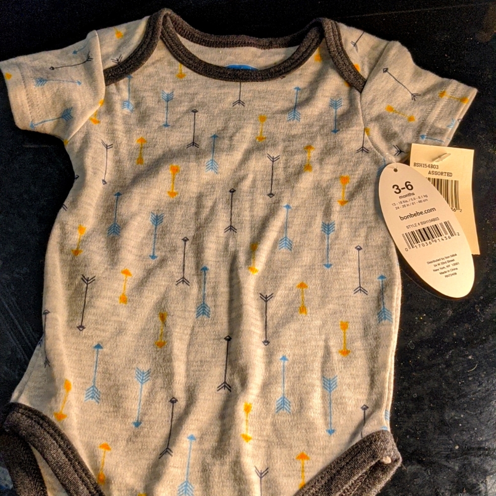 Bonbebe Gray Arrow Short sleeve Onesie 3-6 months